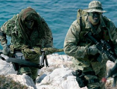 Βίντεο: Εντυπωσιακή επιχείρηση με πραγματικά πυρά της Ζ' ΜΑΚ